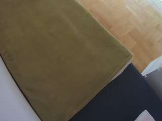 voyeurcam-julmodels-greybed-2