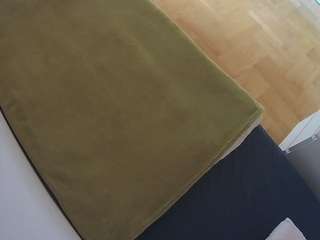 voyeurcam-julmodels-greybed-2