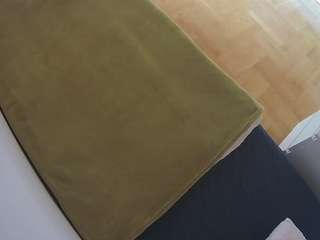 voyeurcam-julmodels-greybed-2