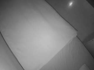 voyeurcam-julmodels-greybed-2