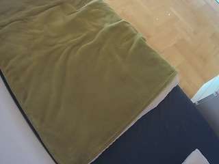 voyeurcam-julmodels-greybed-2