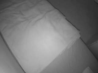 voyeurcam-julmodels-greybed-2
