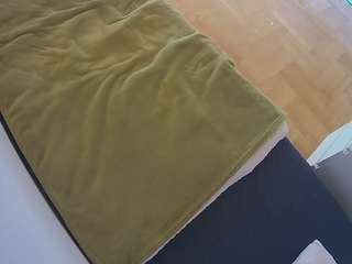 voyeurcam-julmodels-greybed-2