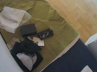 voyeurcam-julmodels-greybed-2