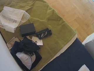 voyeurcam-julmodels-greybed-2