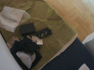 voyeurcam-julmodels-greybed-2