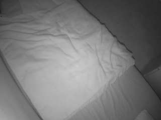 voyeurcam-julmodels-greybed-2