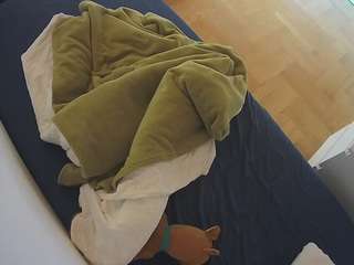 voyeurcam-julmodels-greybed-2
