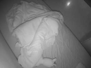 voyeurcam-julmodels-greybed-2 webcam