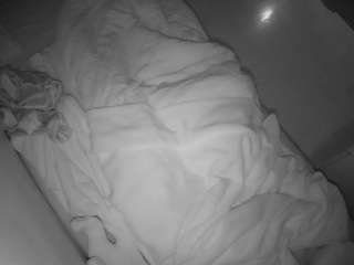 voyeurcam-julmodels-greybed-2 webcam