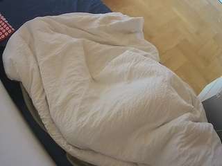 voyeurcam-julmodels-greybed-2 webcam