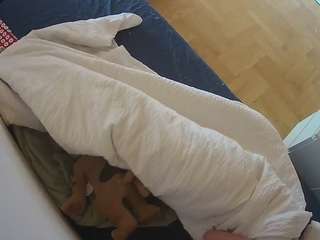 voyeurcam-julmodels-greybed-2 webcam