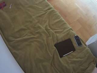 voyeurcam-julmodels-greybed-2 webcam