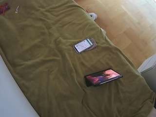 voyeurcam-julmodels-greybed-2 webcam