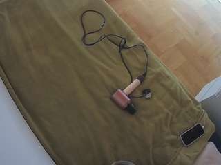 voyeurcam-julmodels-greybed-2