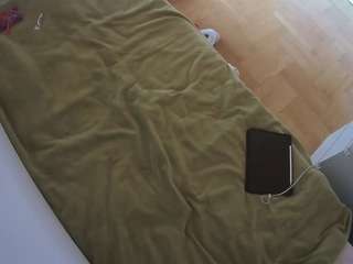 voyeurcam-julmodels-greybed-2 webcam