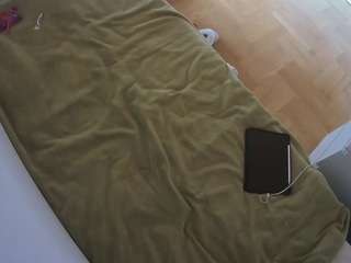 voyeurcam-julmodels-greybed-2 webcam