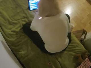 voyeurcam-julmodels-greybed-2 webcam