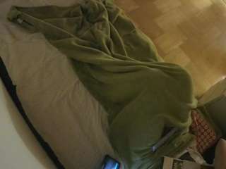 voyeurcam-julmodels-greybed-2 webcam