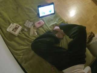 voyeurcam-julmodels-greybed-2 webcam