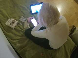 voyeurcam-julmodels-greybed-2 webcam