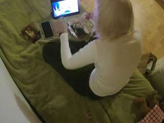 voyeurcam-julmodels-greybed-2 webcam