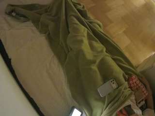 voyeurcam-julmodels-greybed-2 webcam
