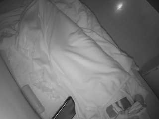 voyeurcam-julmodels-greybed-2 webcam
