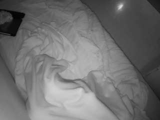 voyeurcam-julmodels-greybed-2 webcam