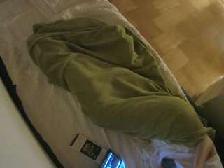 voyeurcam-julmodels-greybed-2 webcam
