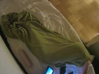 voyeurcam-julmodels-greybed-2 webcam