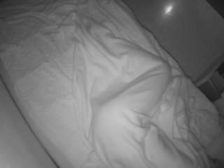 voyeurcam-julmodels-greybed-2 webcam