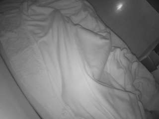 voyeurcam-julmodels-greybed-2