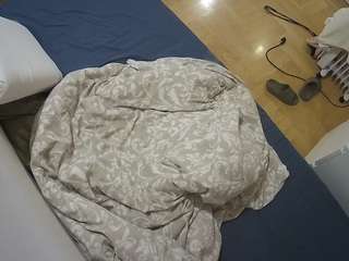 voyeurcam-julmodels-greybed-2