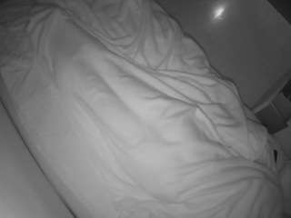 voyeurcam-julmodels-greybed-2 webcam