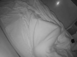 voyeurcam-julmodels-greybed-2 webcam