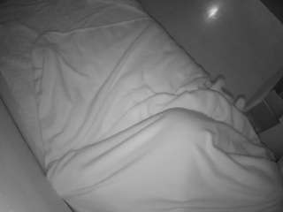voyeurcam-julmodels-greybed-2 webcam