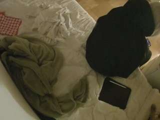 voyeurcam-julmodels-greybed-2 webcam