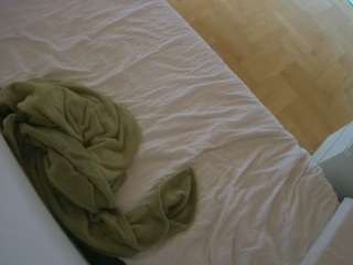 voyeurcam-julmodels-greybed-2 webcam