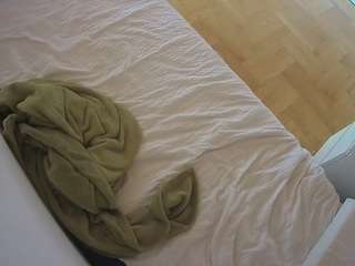 voyeurcam-julmodels-greybed-2 webcam