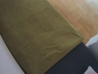 voyeurcam-julmodels-greybed-2