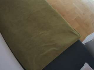 voyeurcam-julmodels-greybed-2