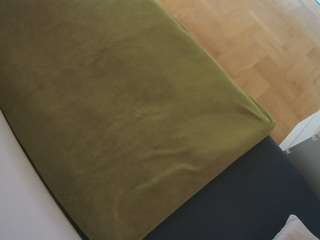 voyeurcam-julmodels-greybed-2