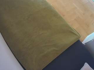 voyeurcam-julmodels-greybed-2