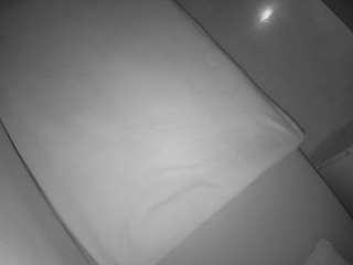 voyeurcam-julmodels-greybed-2