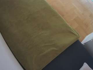 voyeurcam-julmodels-greybed-2