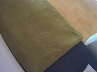 voyeurcam-julmodels-greybed-2