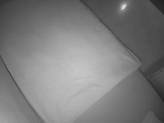 voyeurcam-julmodels-greybed-2