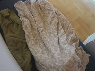 voyeurcam-julmodels-greybed-2