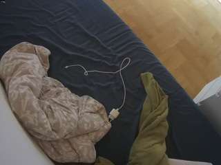 voyeurcam-julmodels-greybed-2 webcam